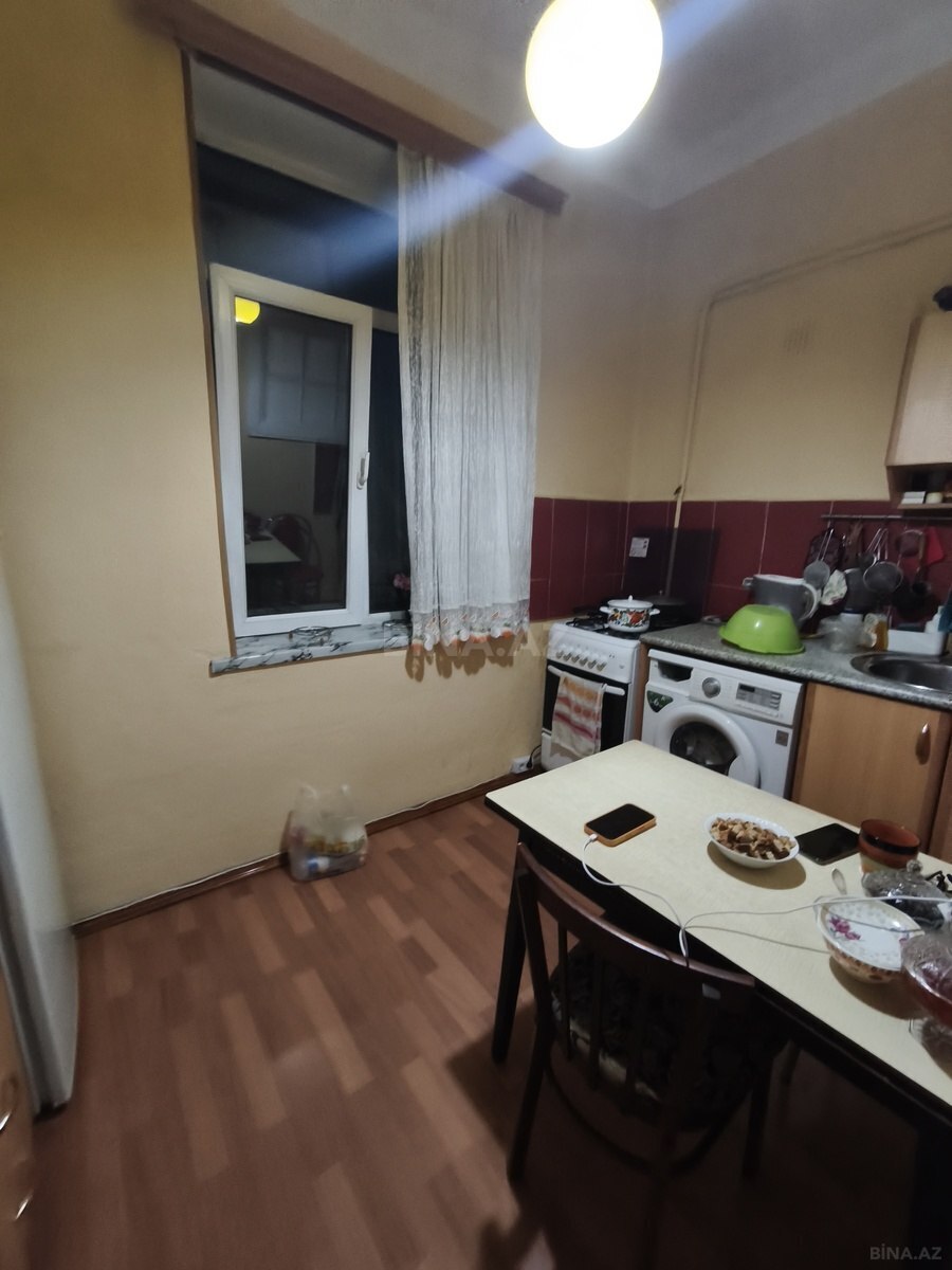 3 otaqlı Köhnə tikili, Neftçilər m., Bakı