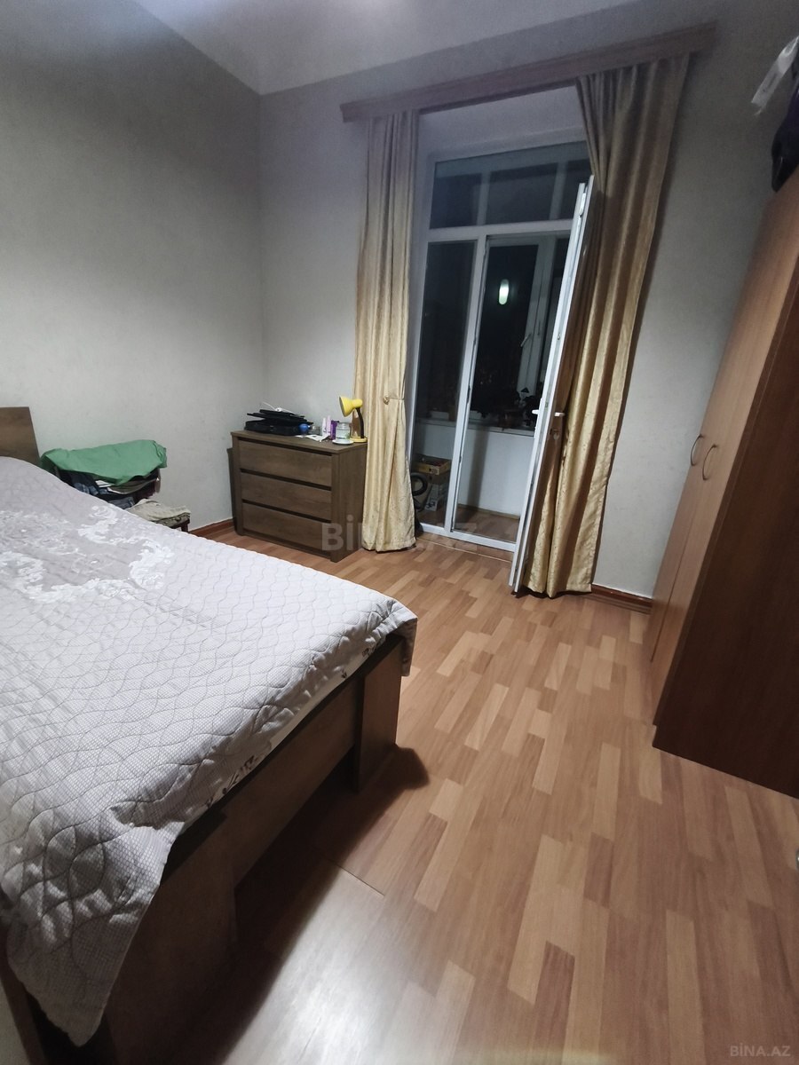 3 otaqlı Köhnə tikili, Neftçilər m., Bakı