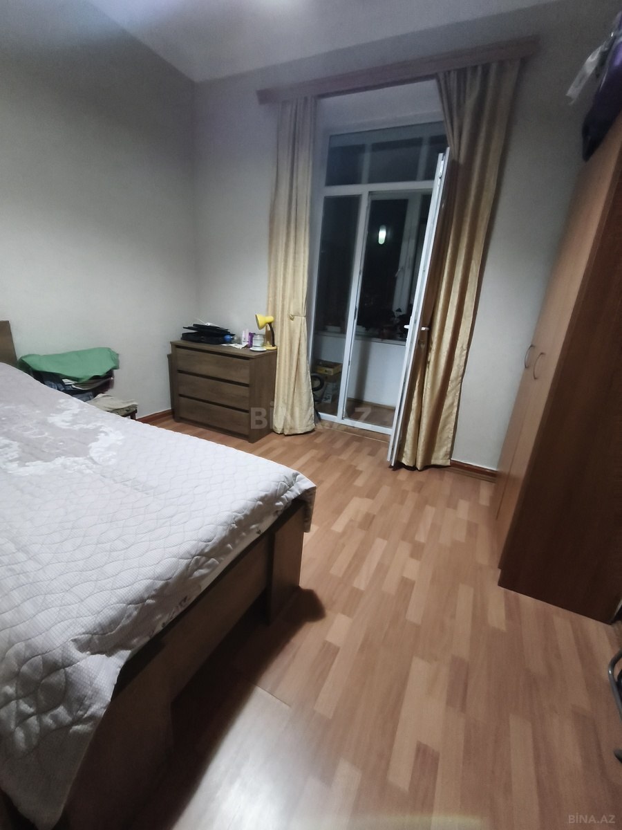 3 otaqlı Köhnə tikili, Neftçilər m., Bakı