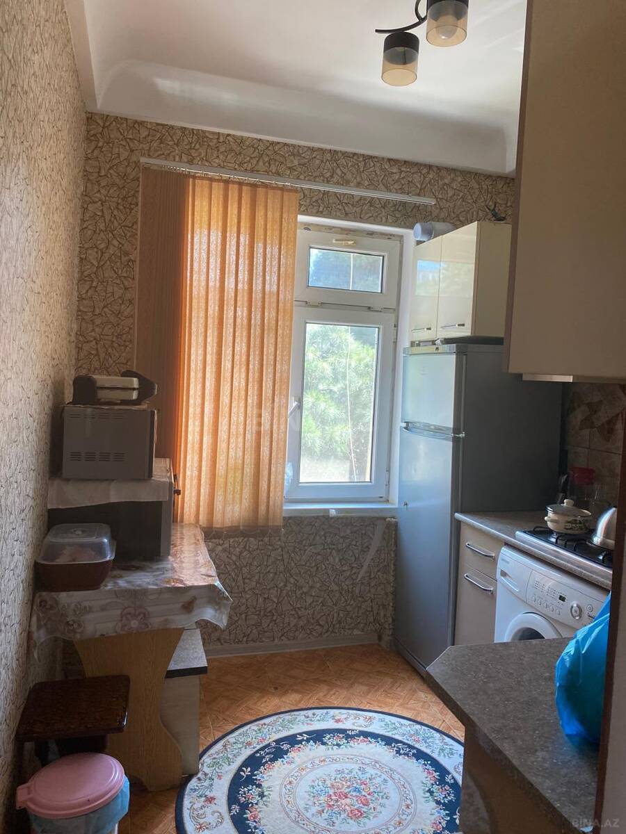 4 otaqlı Köhnə tikili, Neftçilər m., Bakı