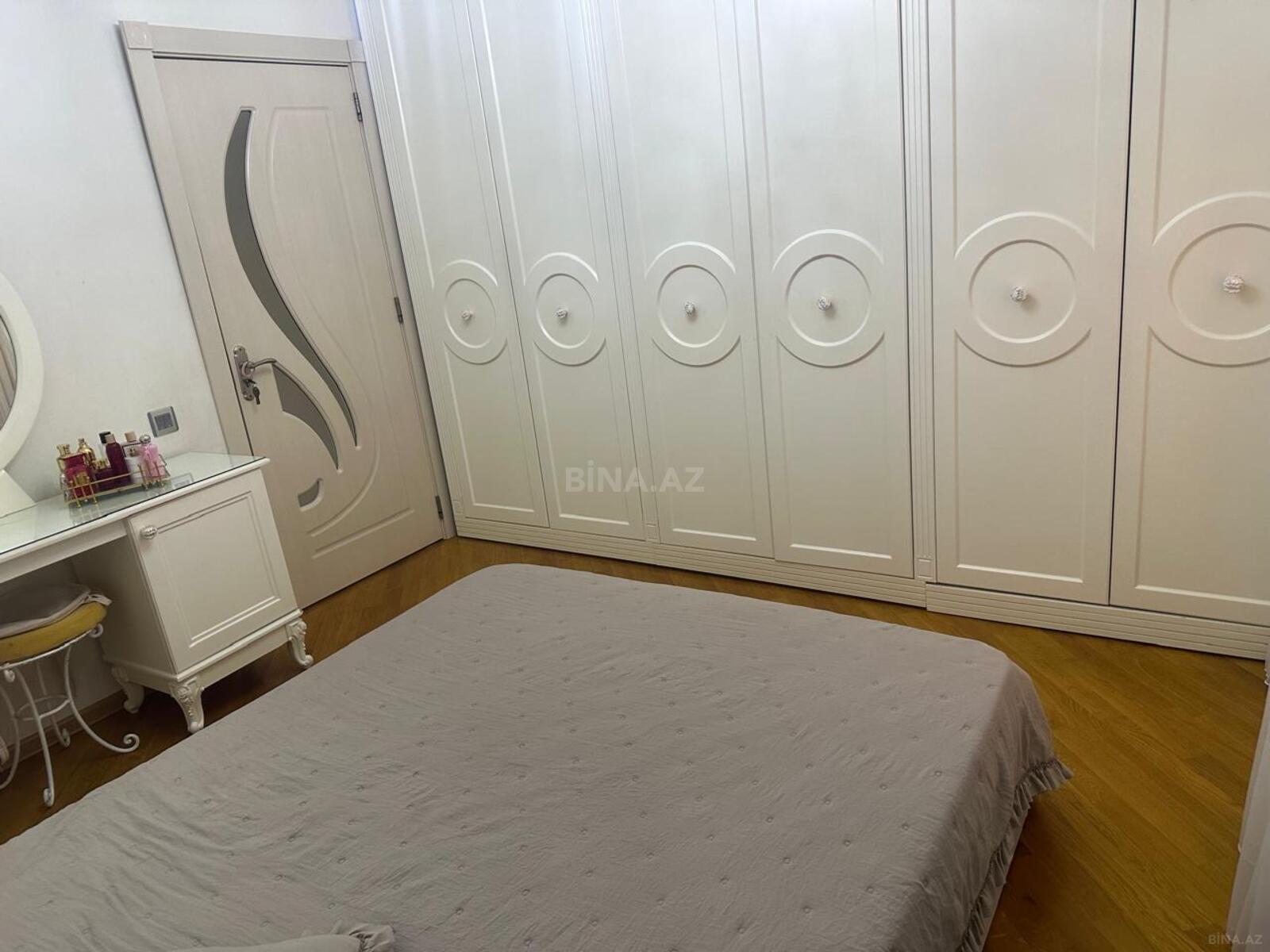 4 otaqlı Köhnə tikili, İnşaatçılar m., Bakı