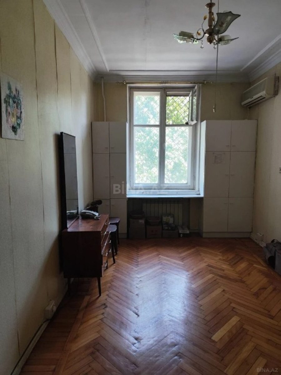 5 otaqlı Köhnə tikili, Elmlər Akademiyası m., Bakı