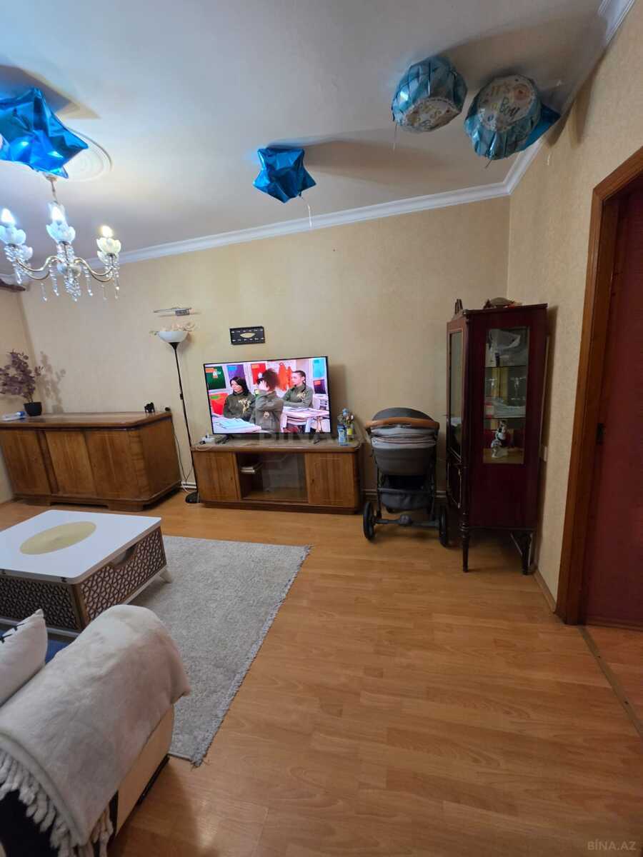 3 otaqlı Köhnə tikili, Elmlər Akademiyası m., Bakı