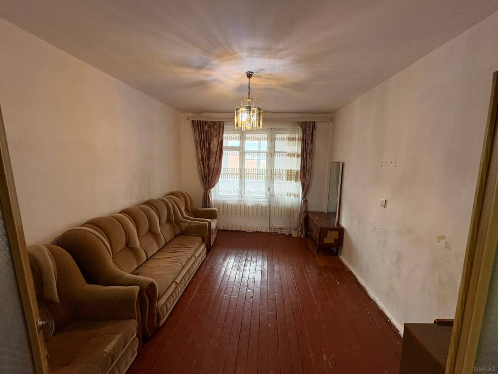 4 otaqlı Köhnə tikili, Xaçmaz r., Xaçmaz