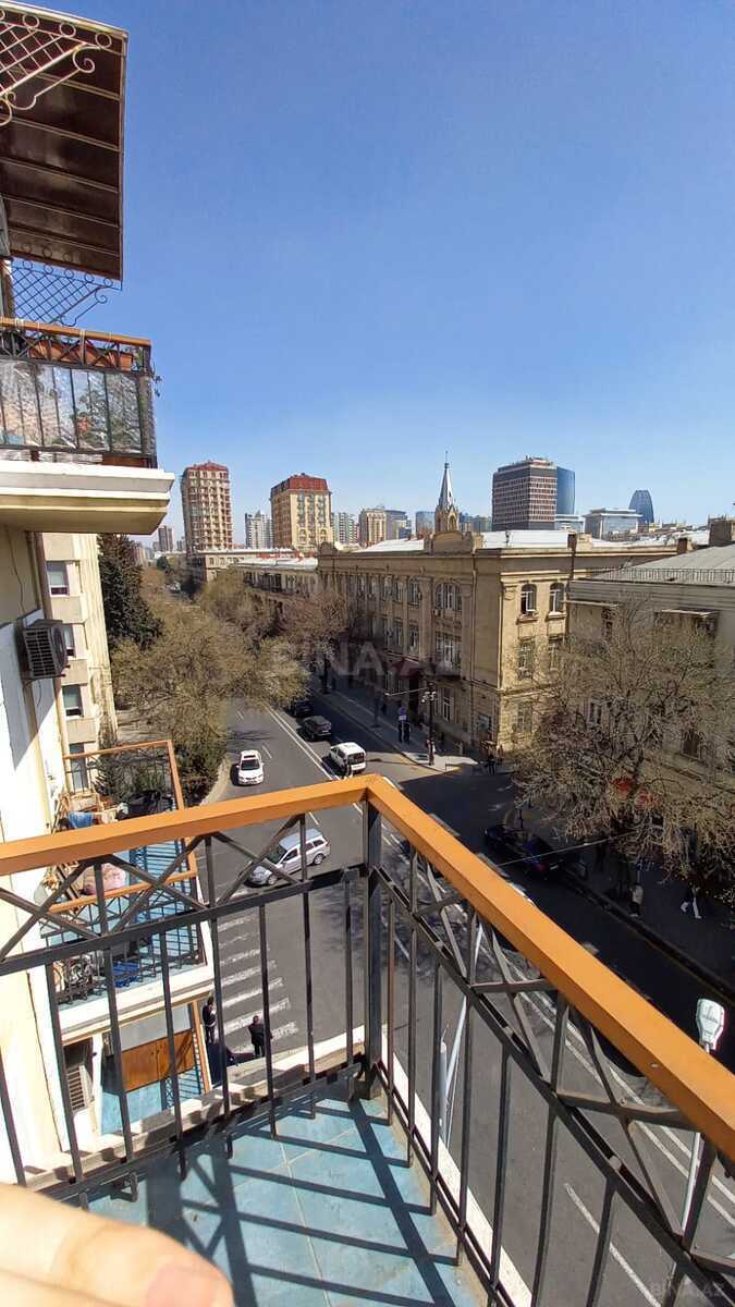 3 otaqlı Köhnə tikili, 28 May m., Bakı