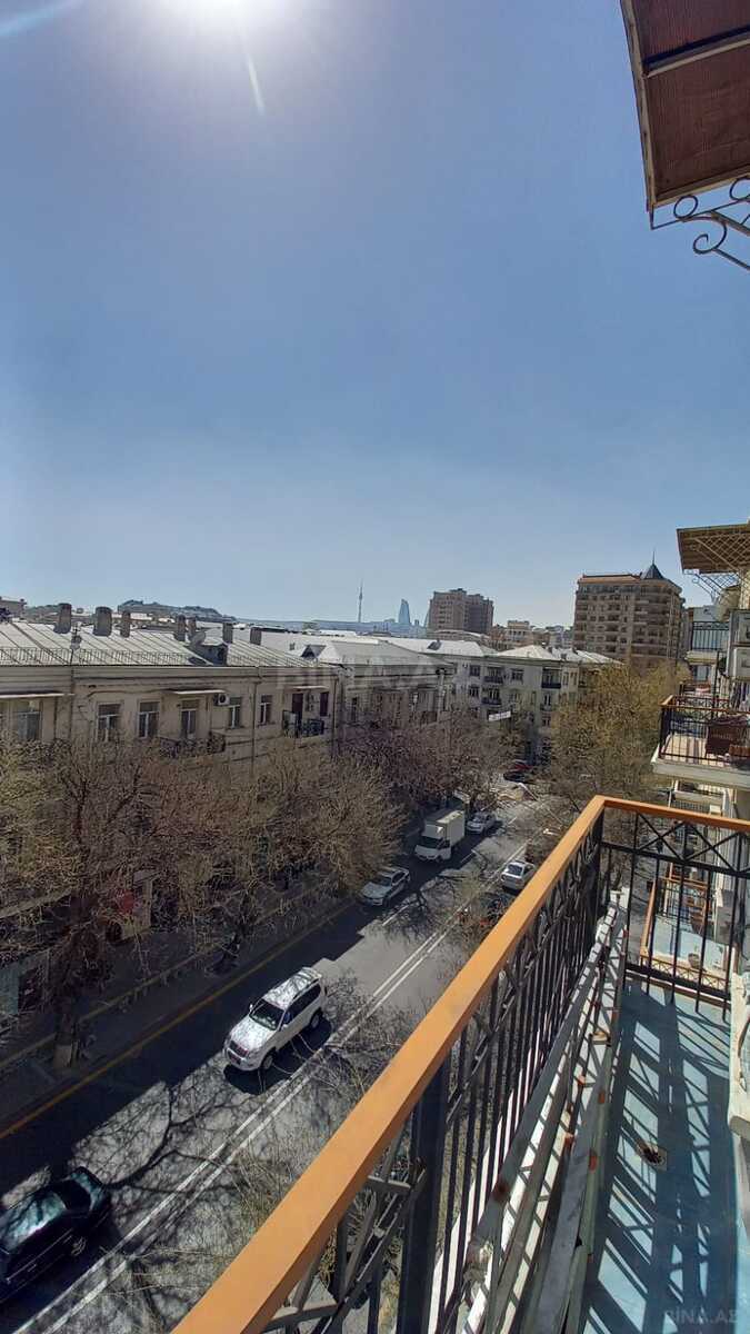 3 otaqlı Köhnə tikili, 28 May m., Bakı