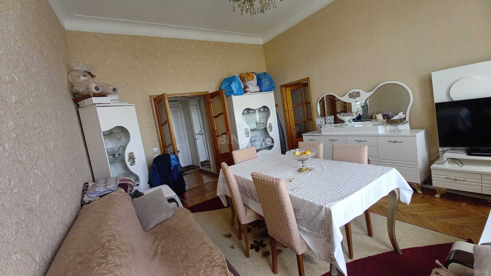 3 otaqlı Köhnə tikili, 28 May m., Bakı