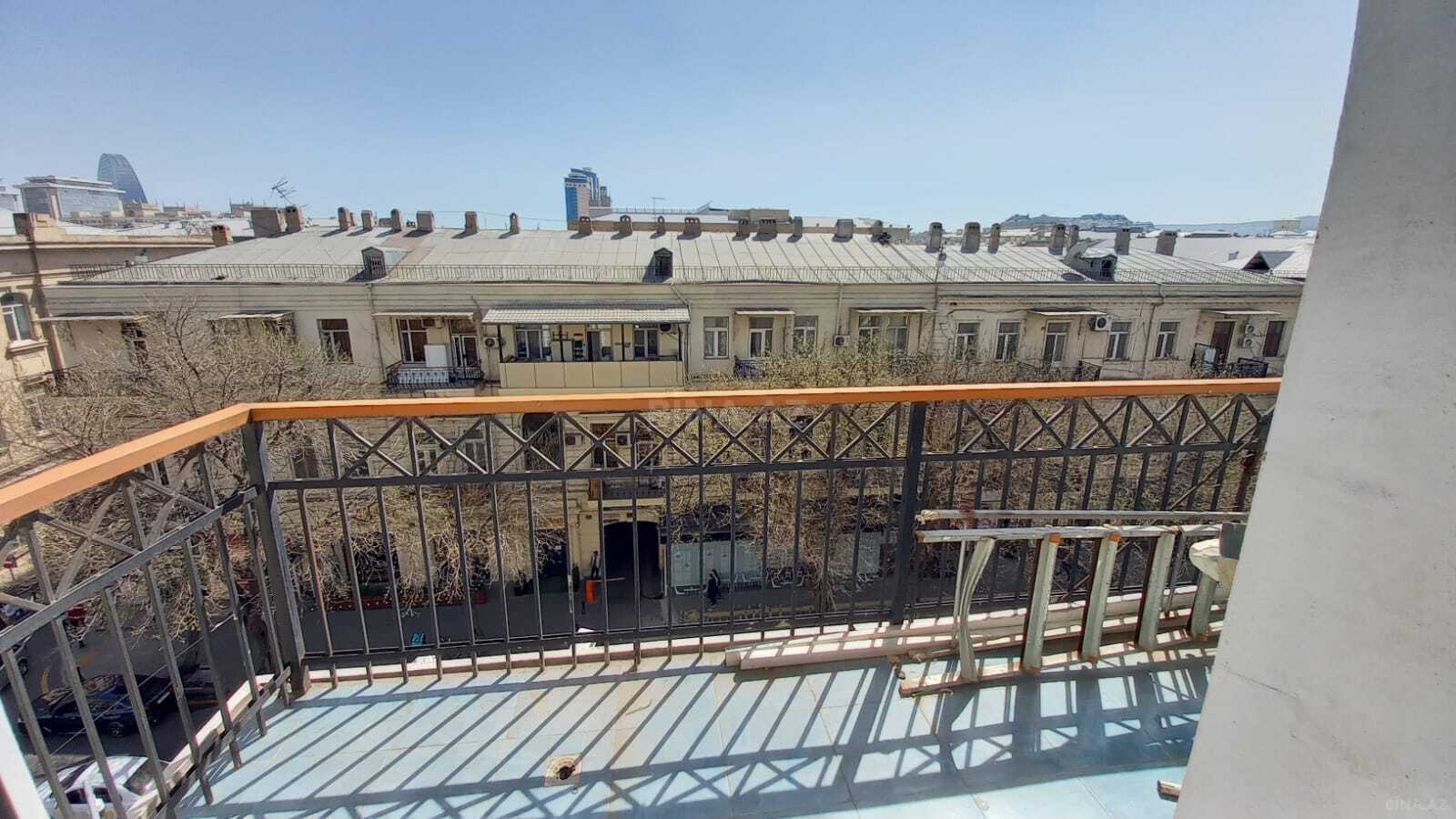 3 otaqlı Köhnə tikili, 28 May m., Bakı