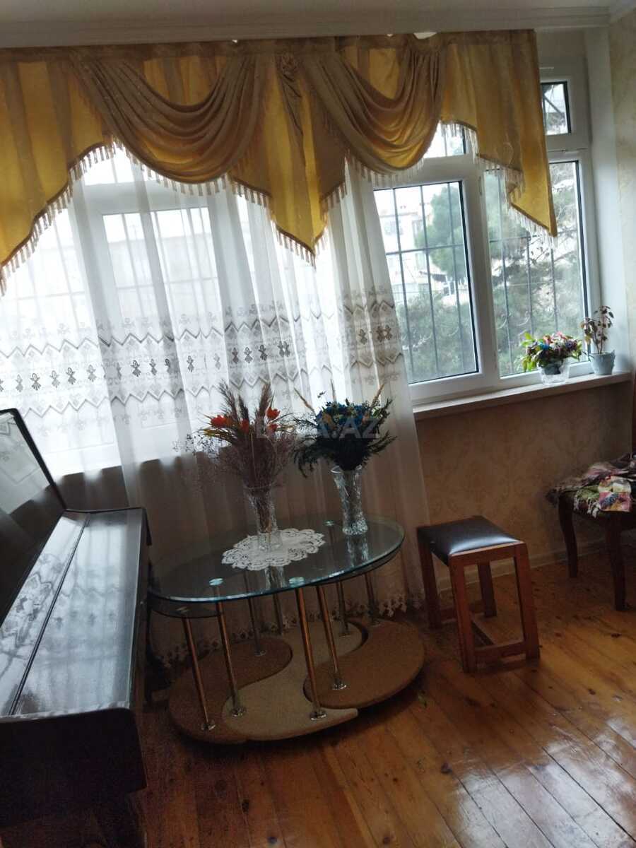 4 otaqlı Köhnə tikili, Xalqlar Dostluğu m., Bakı