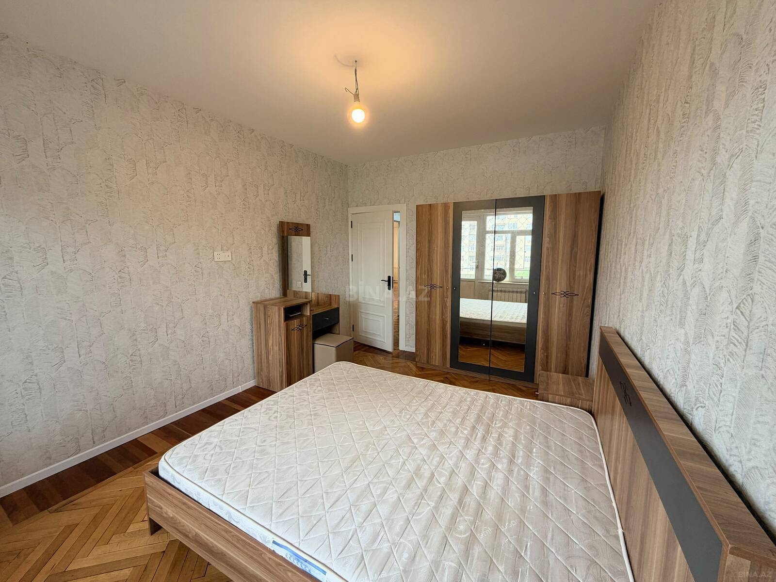 3 otaqlı Köhnə tikili, Əhmədli m., Bakı
