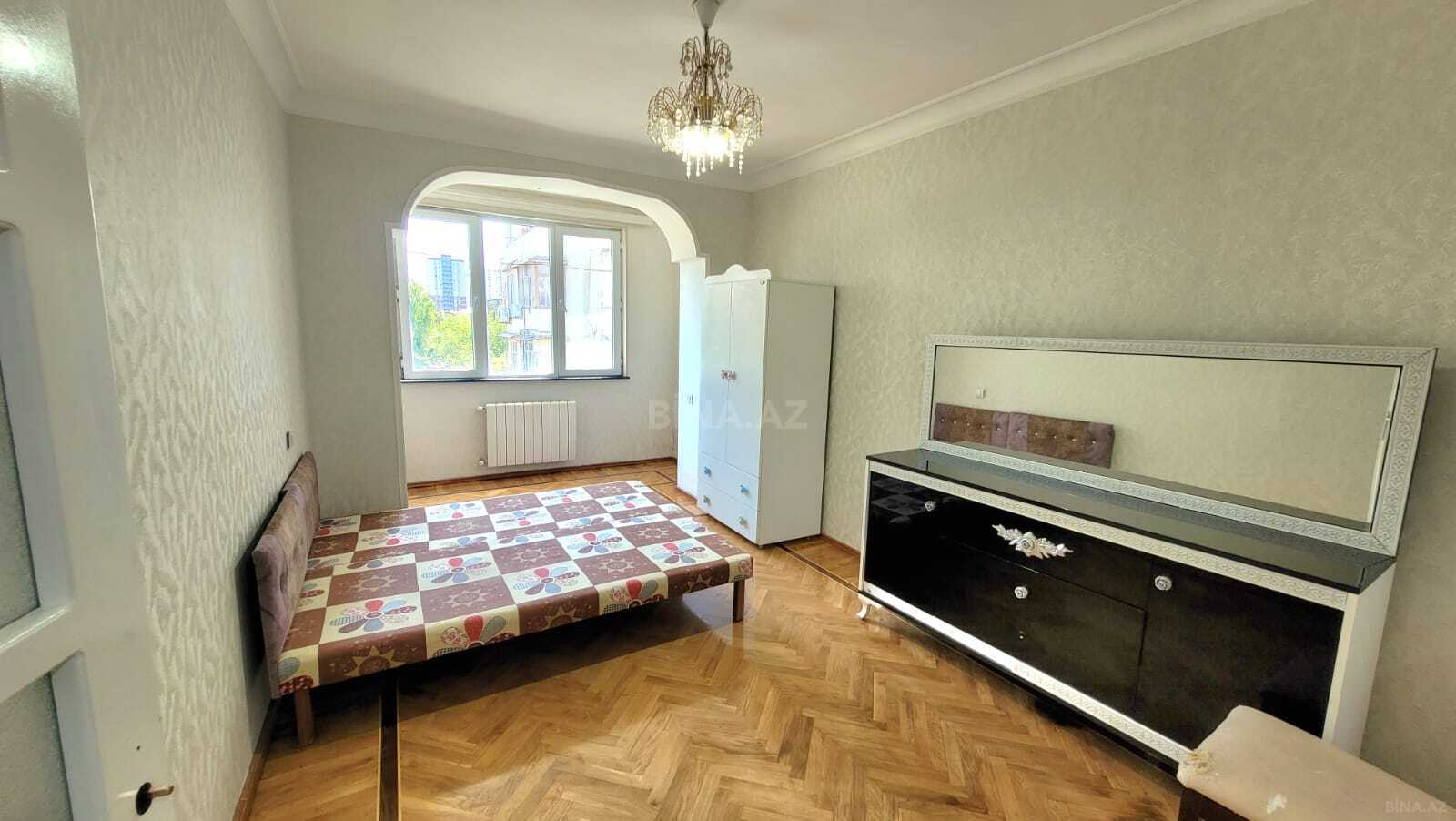 4 otaqlı Köhnə tikili, Azadlıq Prospekti m., Bakı