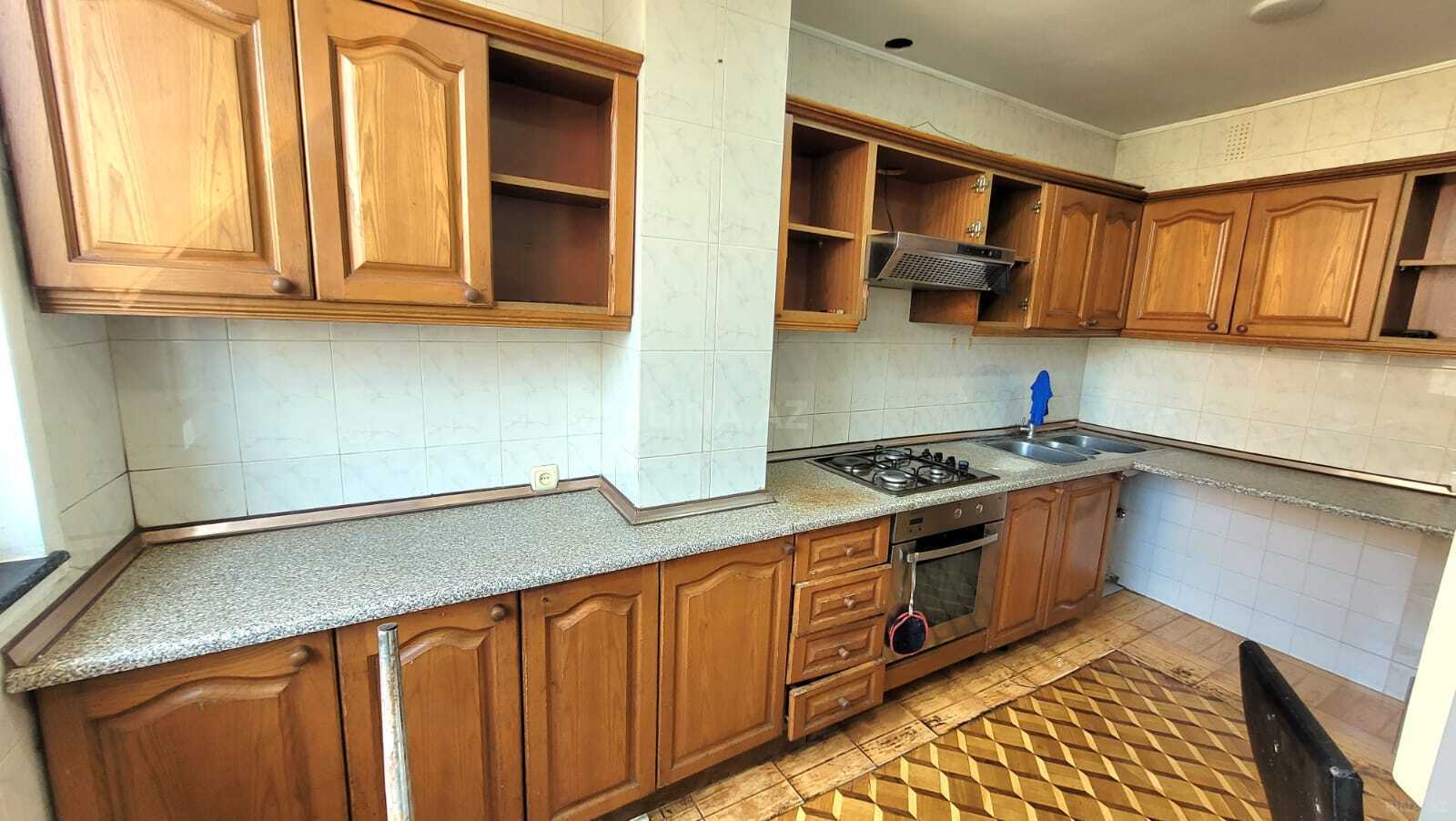 4 otaqlı Köhnə tikili, Azadlıq Prospekti m., Bakı