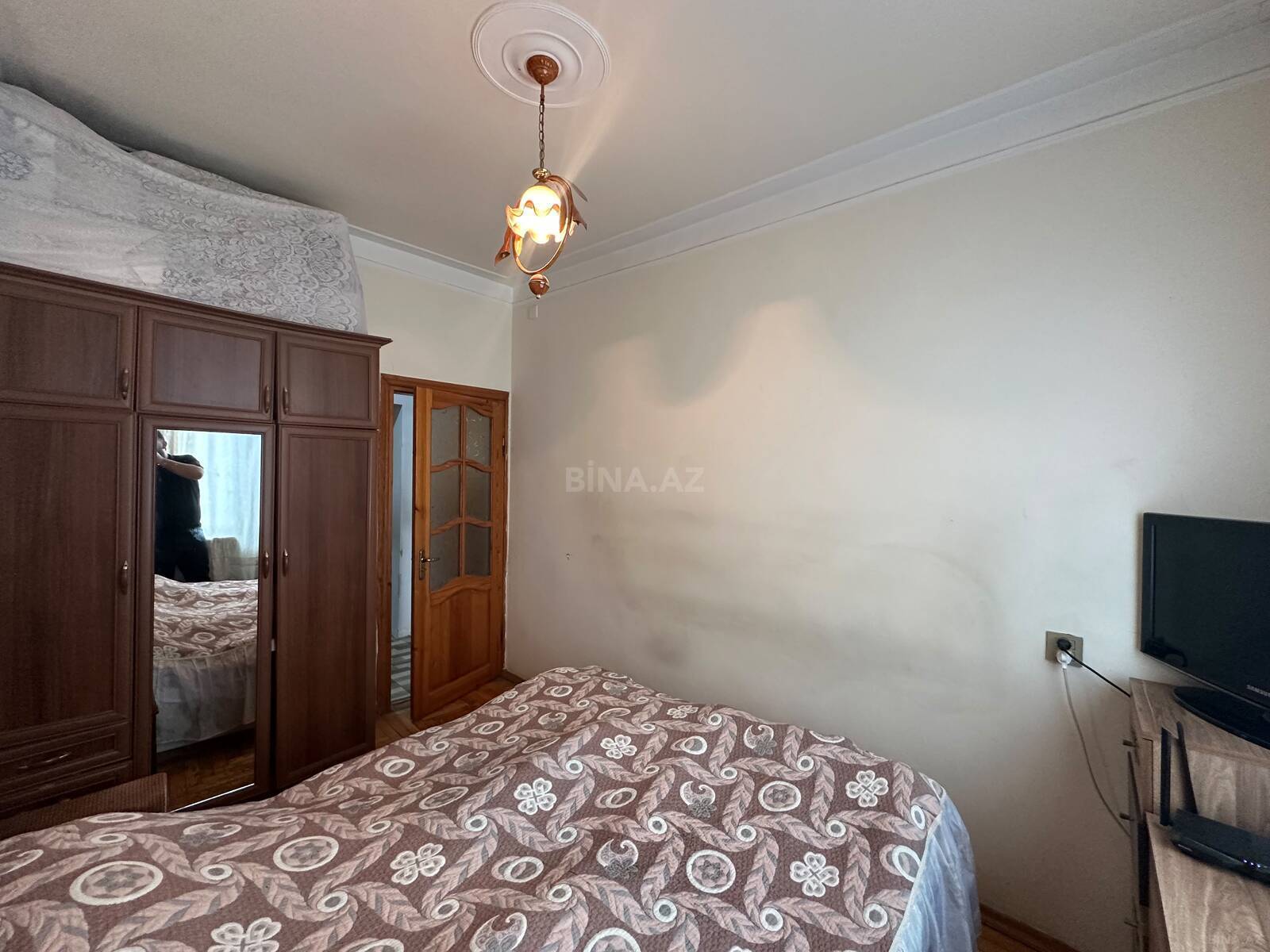 3 otaqlı Köhnə tikili, Xalqlar Dostluğu m., Bakı