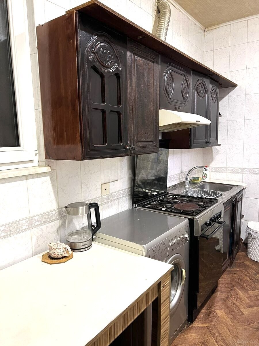 3 otaqlı Köhnə tikili, 28 May m., Bakı