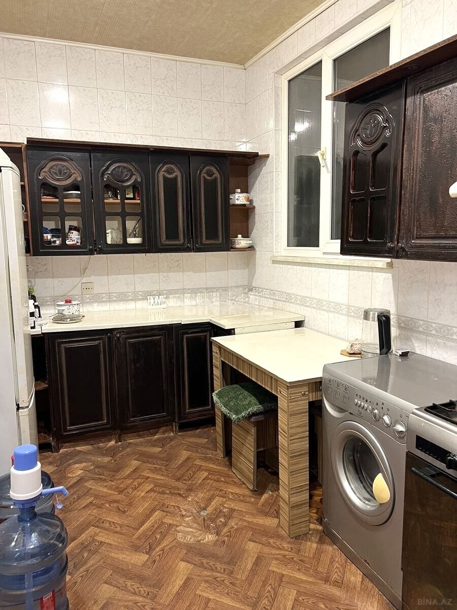 3 otaqlı Köhnə tikili, 28 May m., Bakı