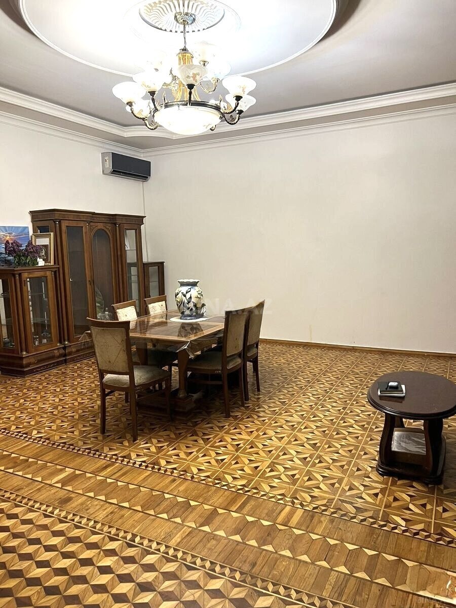 3 otaqlı Köhnə tikili, 28 May m., Bakı