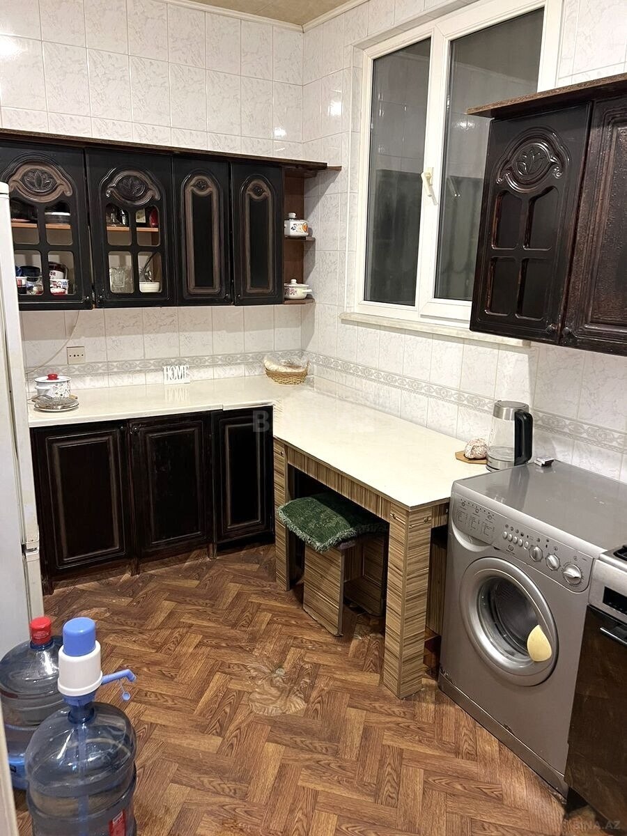 3 otaqlı Köhnə tikili, 28 May m., Bakı