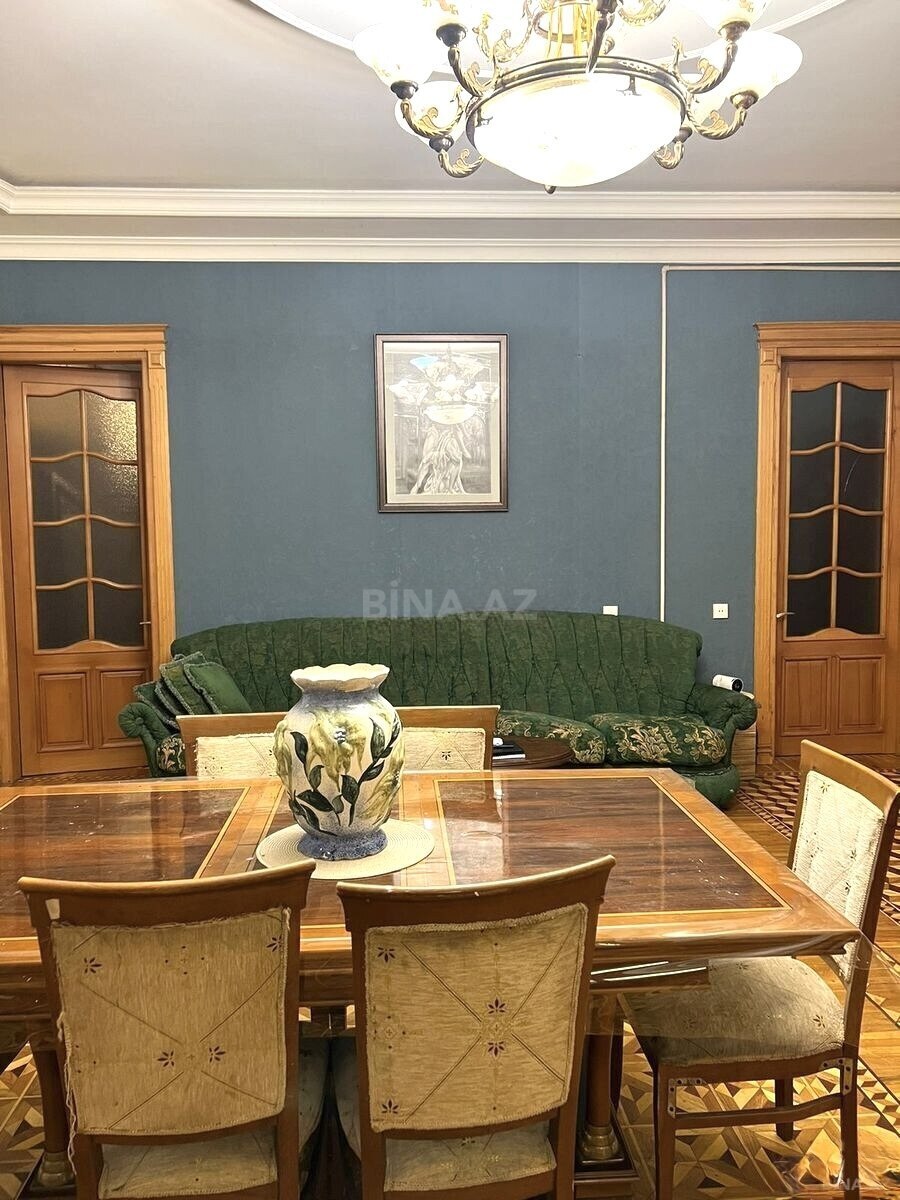 3 otaqlı Köhnə tikili, 28 May m., Bakı