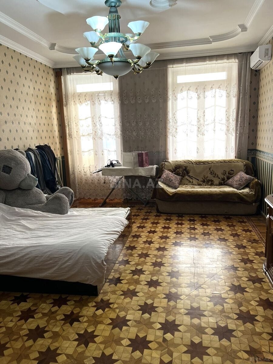 3 otaqlı Köhnə tikili, 28 May m., Bakı