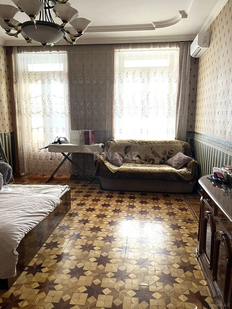 3 otaqlı Köhnə tikili, 28 May m., Bakı