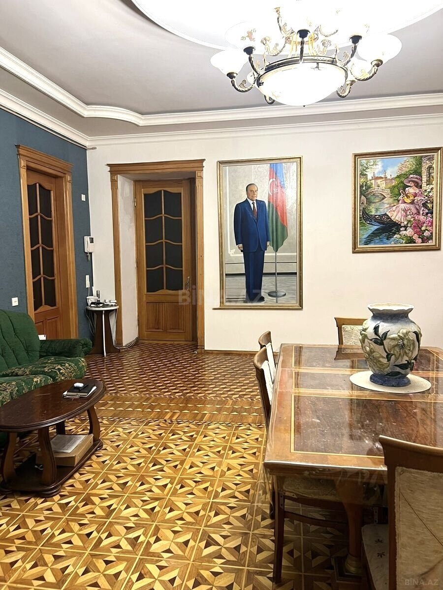 3 otaqlı Köhnə tikili, 28 May m., Bakı