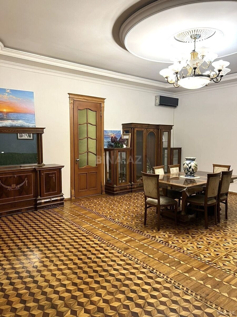 3 otaqlı Köhnə tikili, 28 May m., Bakı