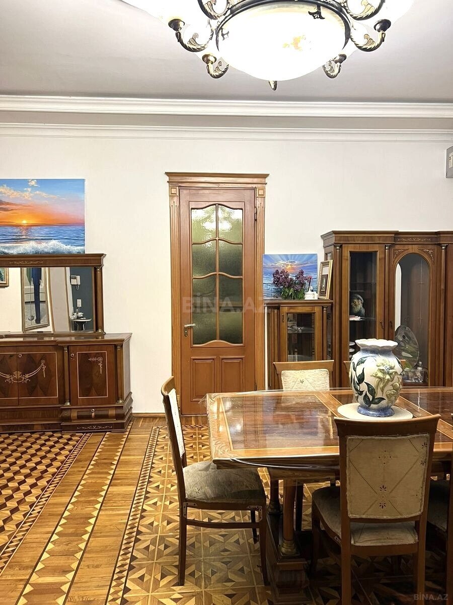 3 otaqlı Köhnə tikili, 28 May m., Bakı