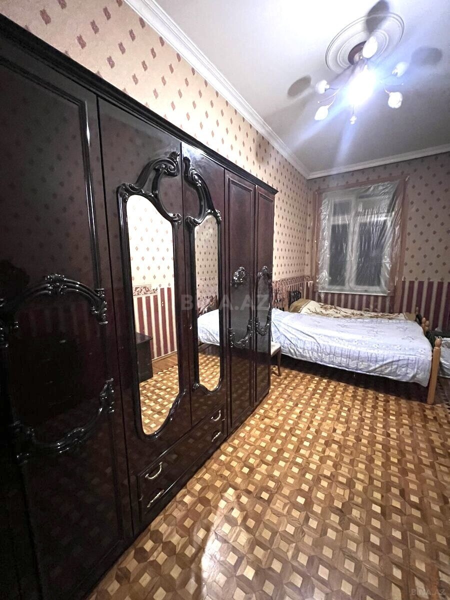 3 otaqlı Köhnə tikili, 28 May m., Bakı