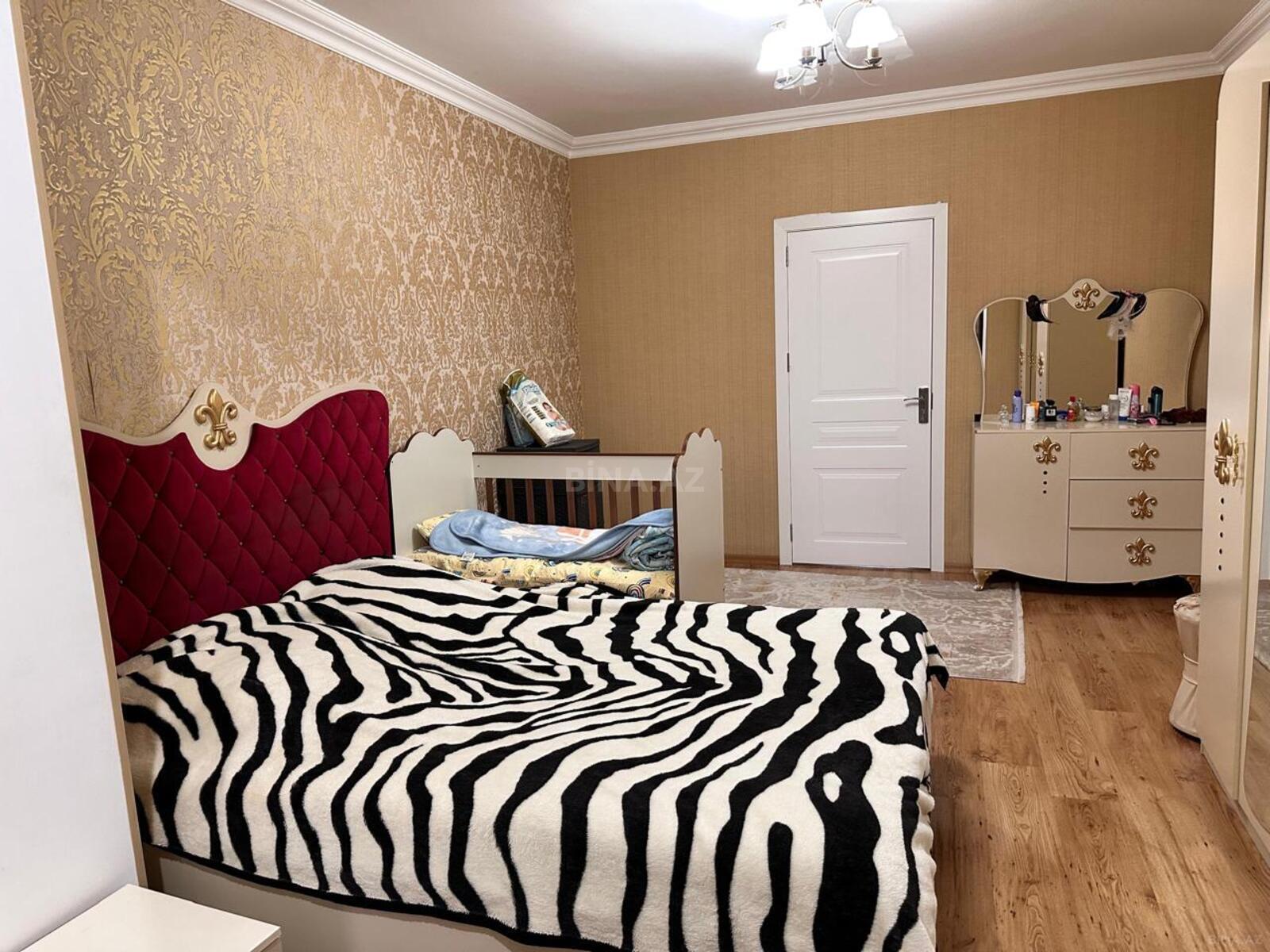 4 otaqlı Köhnə tikili, Bakıxanov q., Bakı