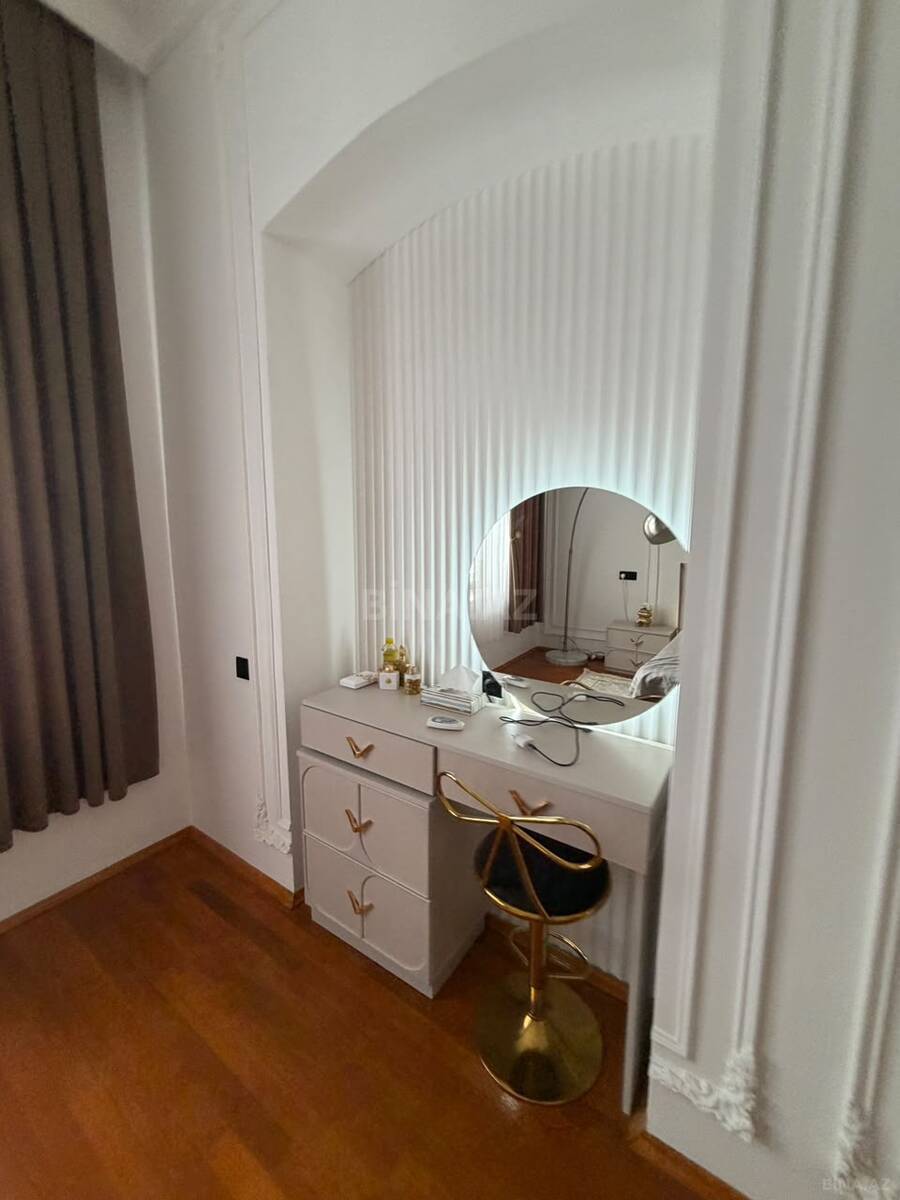 3 otaqlı Köhnə tikili, Bayıl q., Bakı