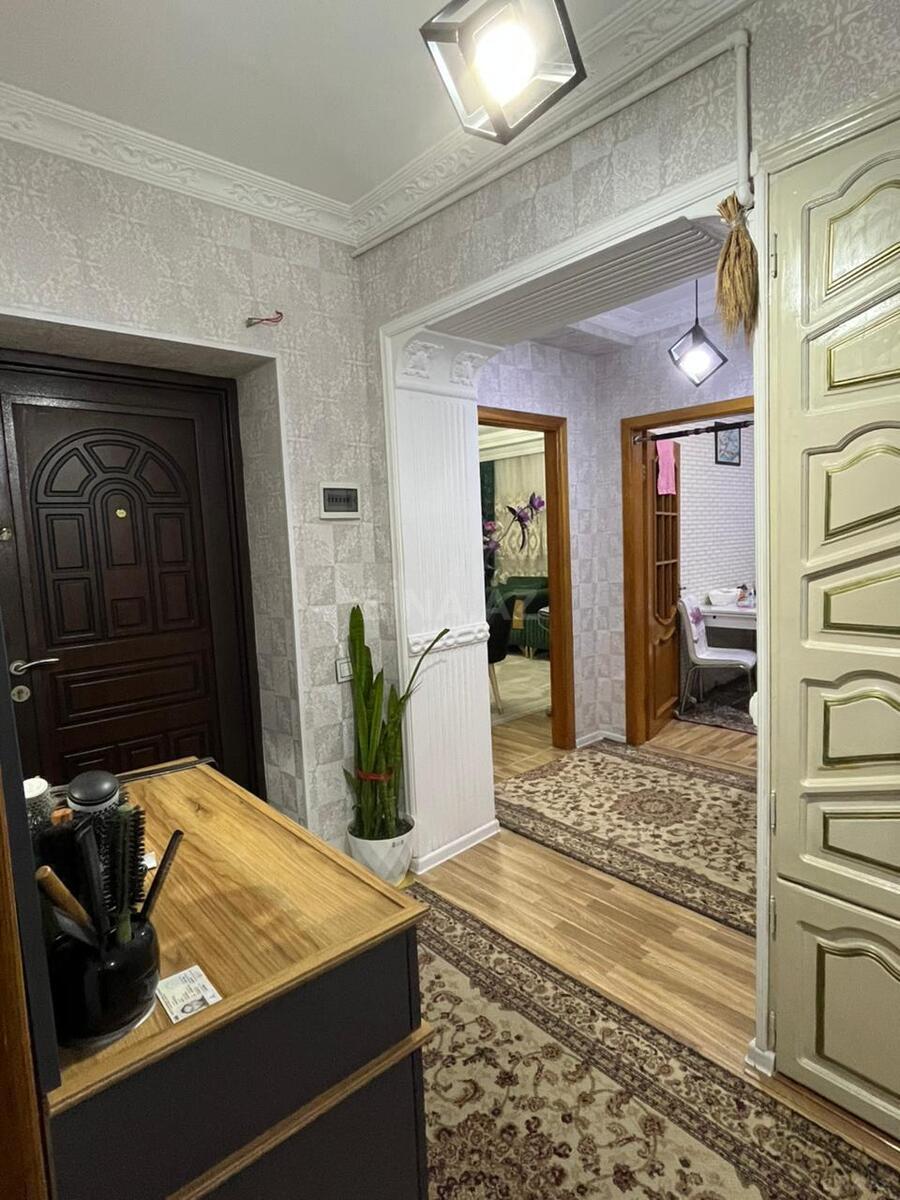 4 otaqlı Köhnə tikili, Xalqlar Dostluğu m., Bakı