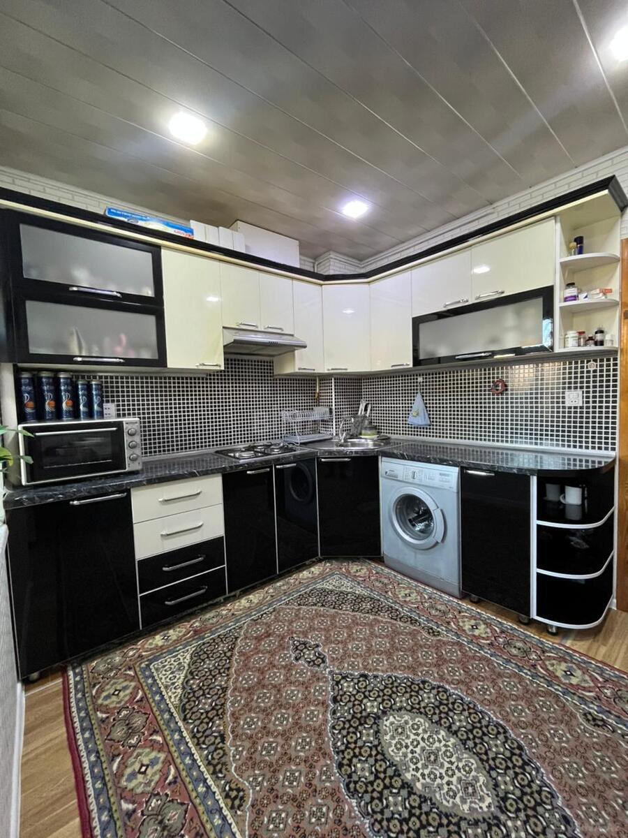 4 otaqlı Köhnə tikili, Xalqlar Dostluğu m., Bakı