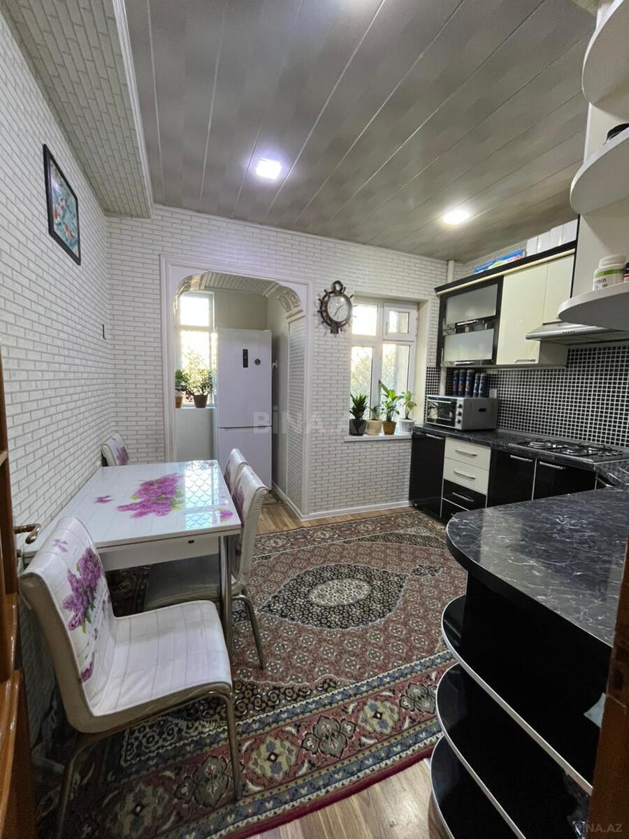 4 otaqlı Köhnə tikili, Xalqlar Dostluğu m., Bakı