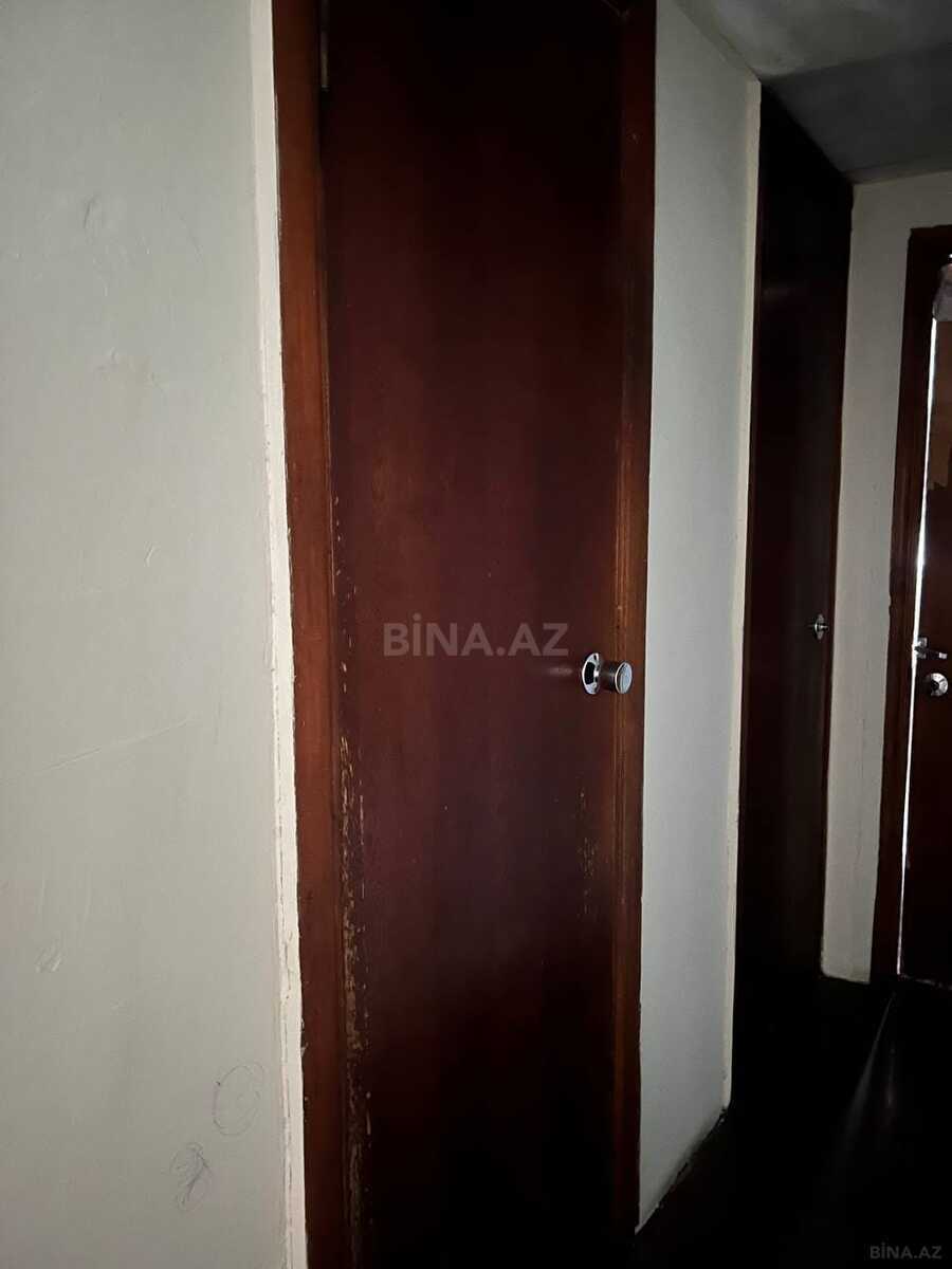 3 otaqlı Köhnə tikili, 8-ci mikrorayon q., Bakı