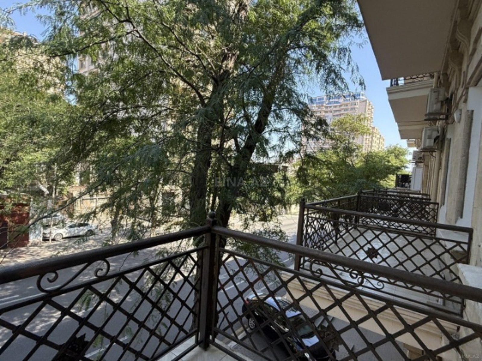 4 otaqlı Köhnə tikili, Nizami m., Bakı