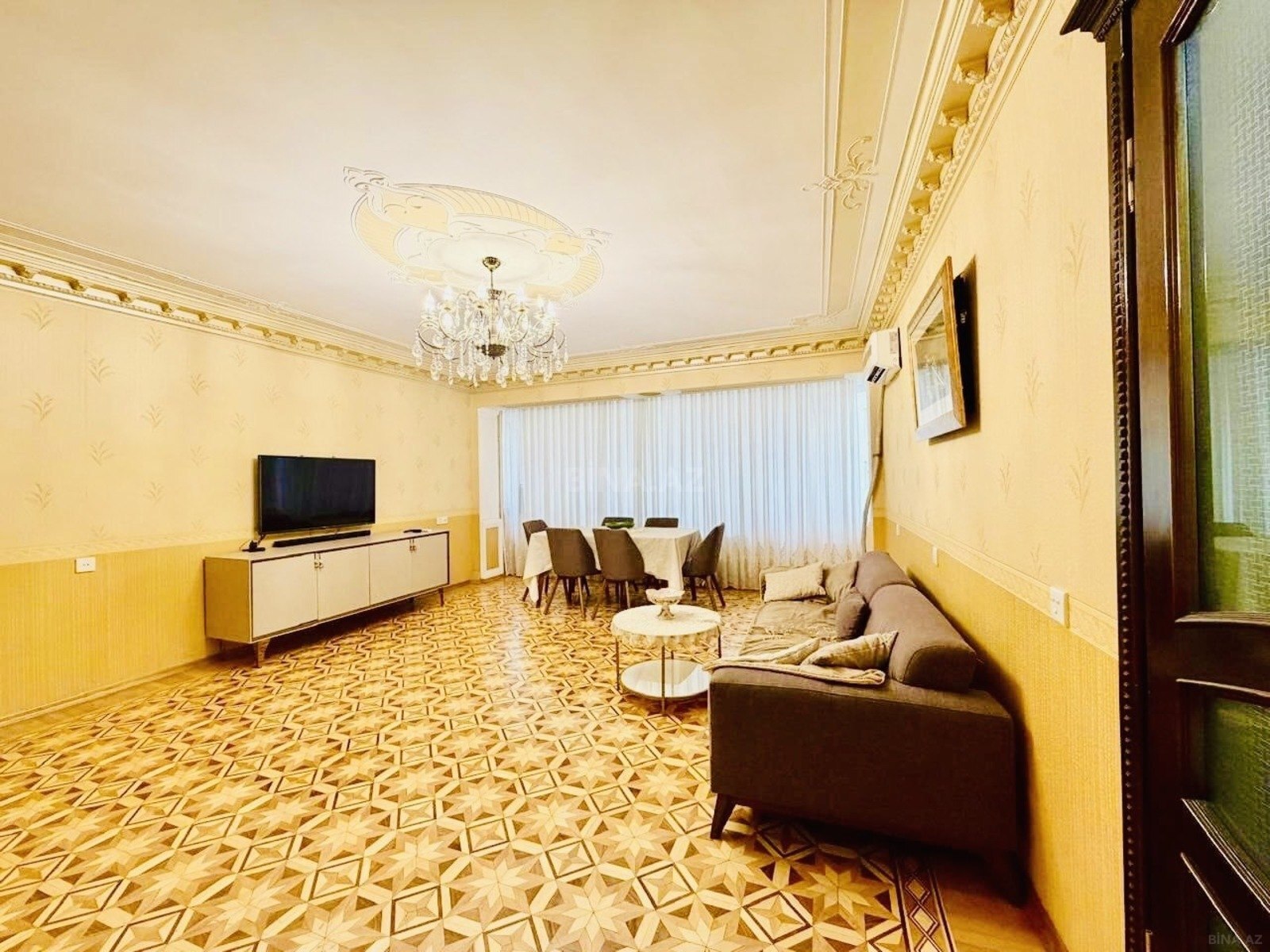 4 otaqlı Köhnə tikili, Elmlər Akademiyası m., Bakı