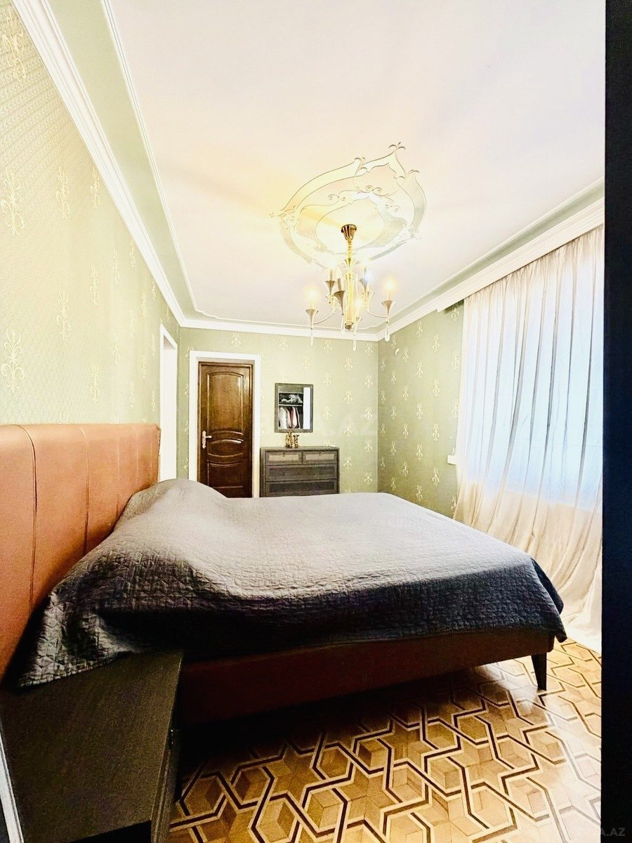 4 otaqlı Köhnə tikili, Elmlər Akademiyası m., Bakı