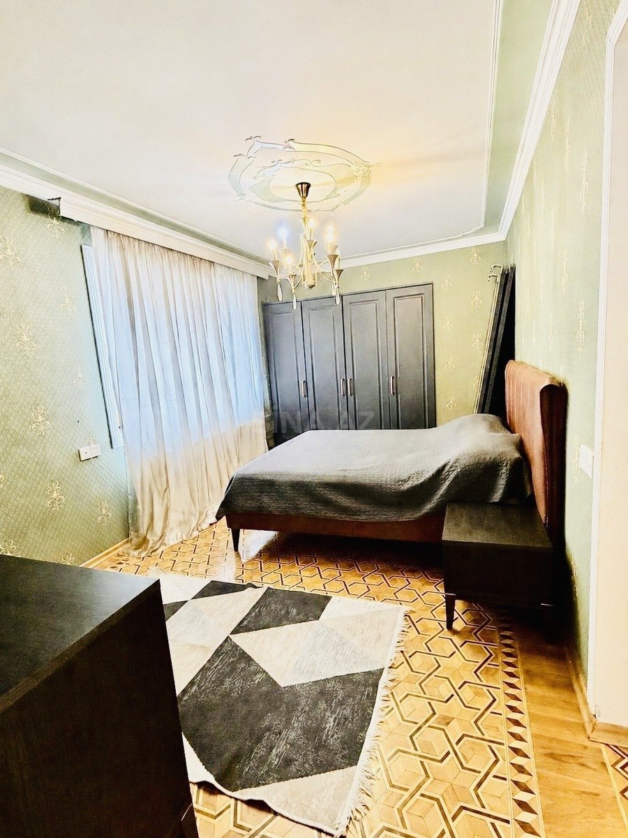 4 otaqlı Köhnə tikili, Elmlər Akademiyası m., Bakı