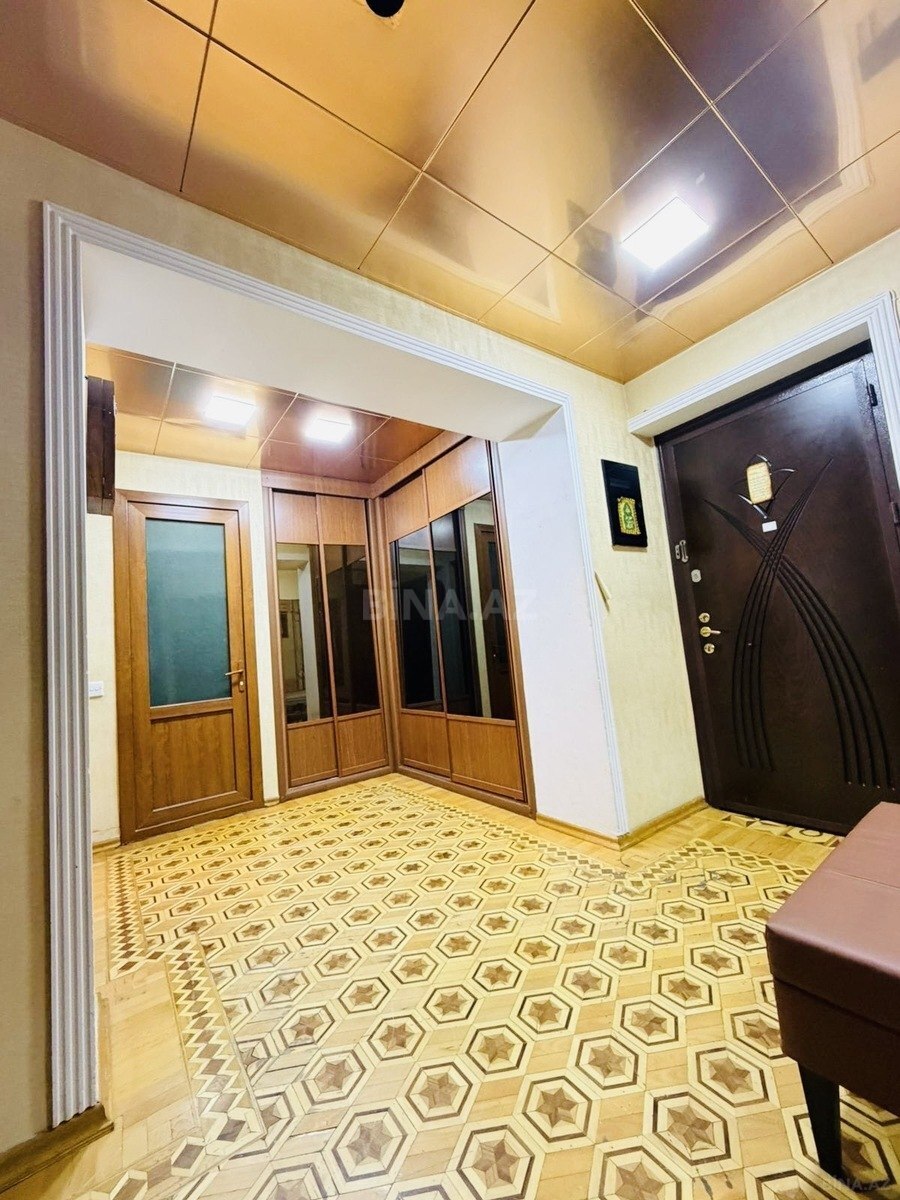 4 otaqlı Köhnə tikili, Elmlər Akademiyası m., Bakı