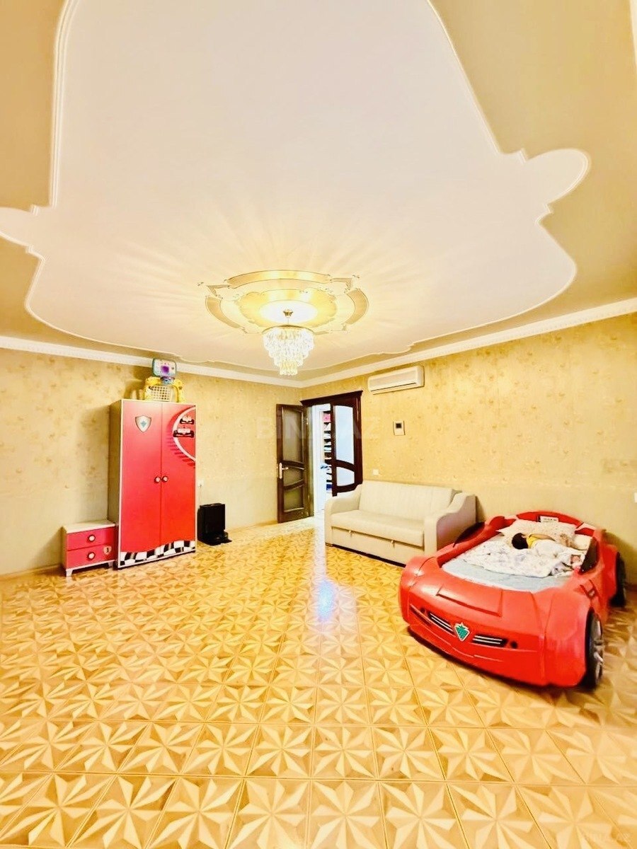 4 otaqlı Köhnə tikili, Elmlər Akademiyası m., Bakı