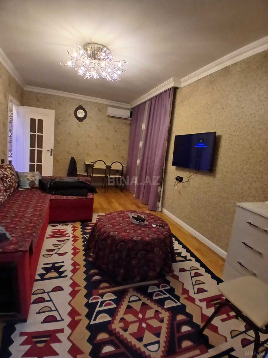2 otaqlı Köhnə tikili, Elmlər Akademiyası m., Bakı