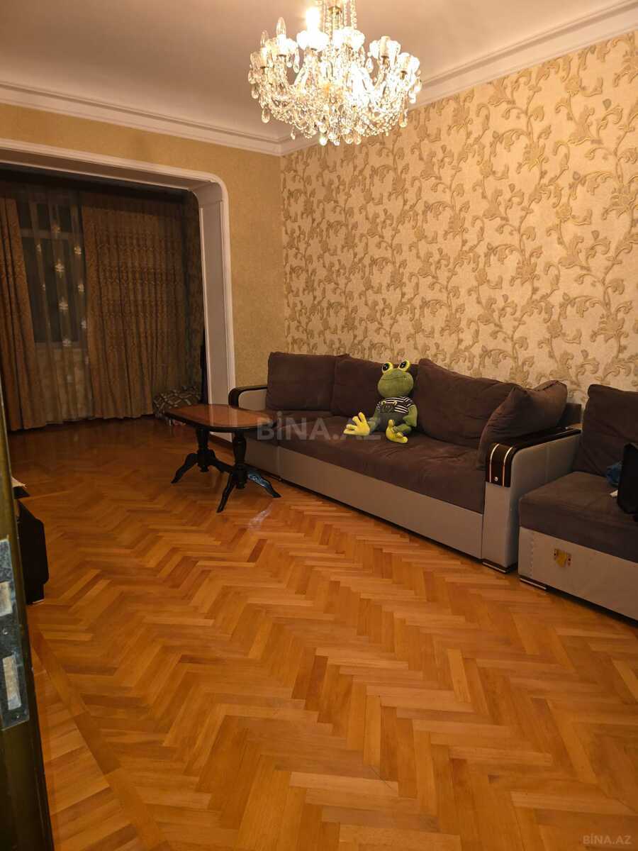 3 otaqlı Köhnə tikili, Nizami m., Bakı