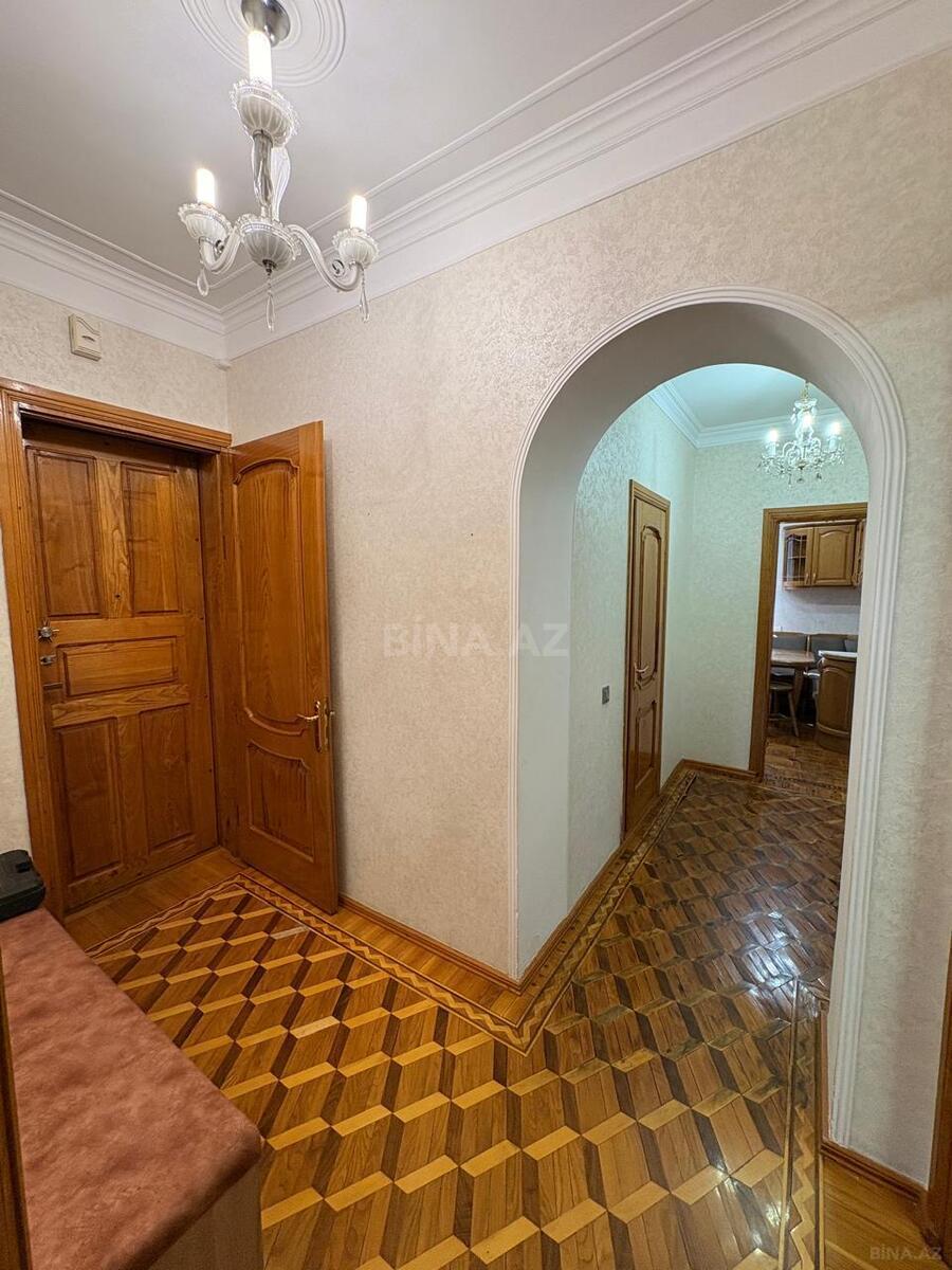 3 otaqlı Köhnə tikili, Elmlər Akademiyası m., Bakı