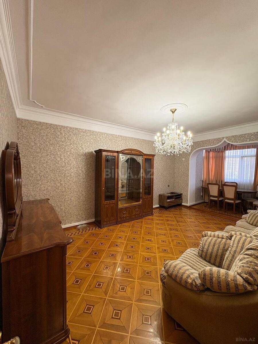 3 otaqlı Köhnə tikili, Elmlər Akademiyası m., Bakı