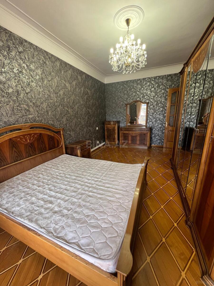 3 otaqlı Köhnə tikili, Elmlər Akademiyası m., Bakı