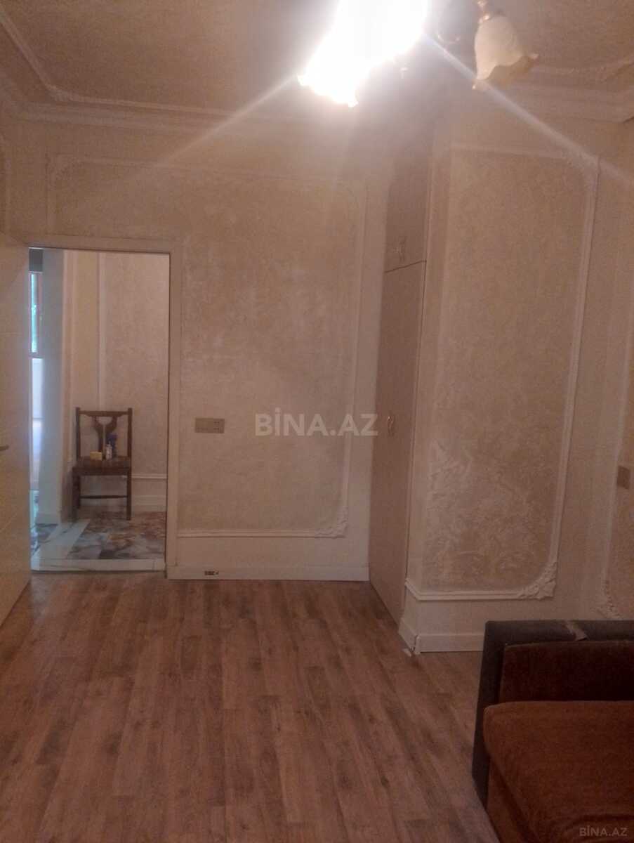 3 otaqlı Köhnə tikili, Həzi Aslanov m., Bakı