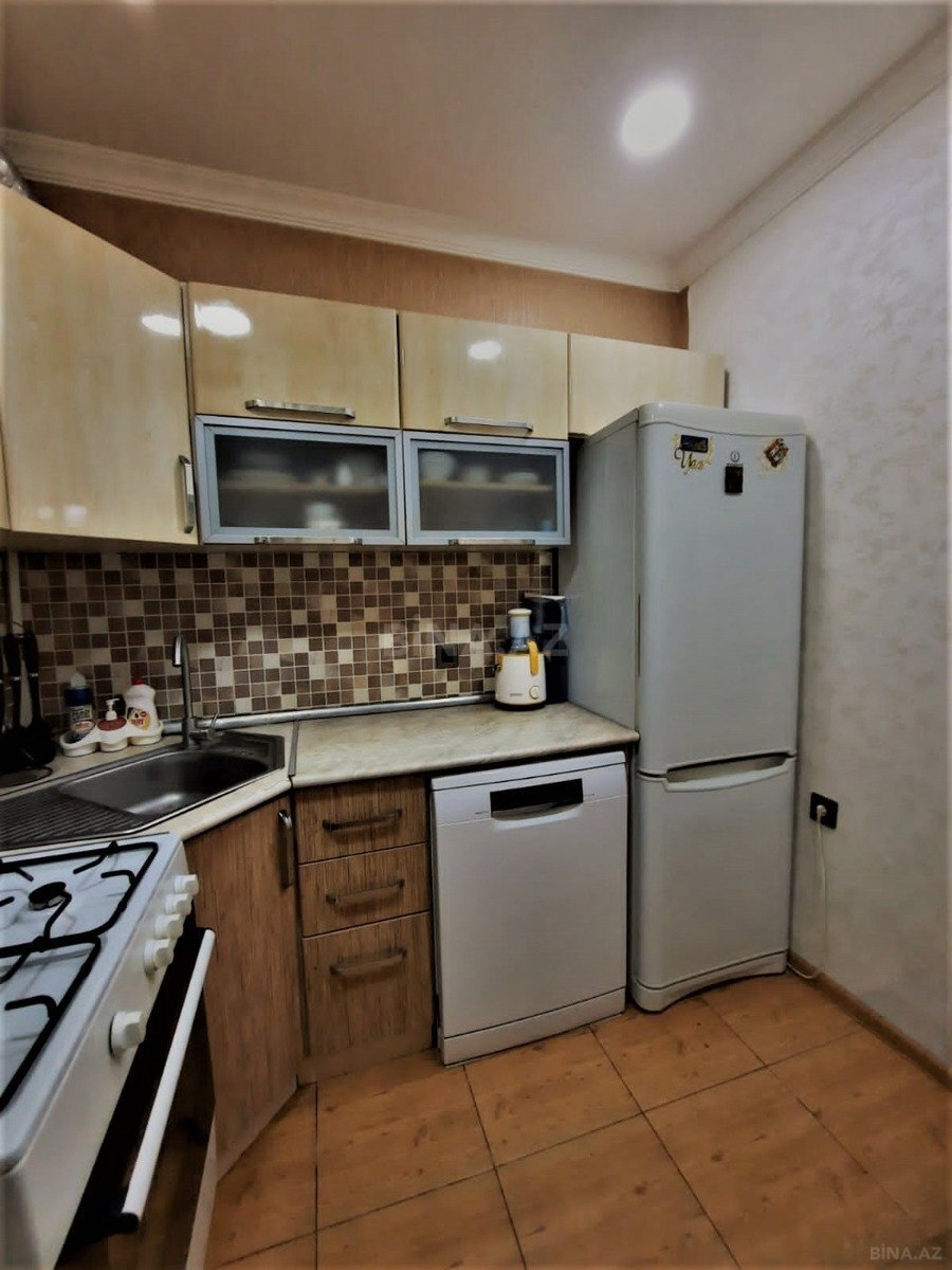 2 otaqlı Köhnə tikili, Memar Əcəmi m., Bakı