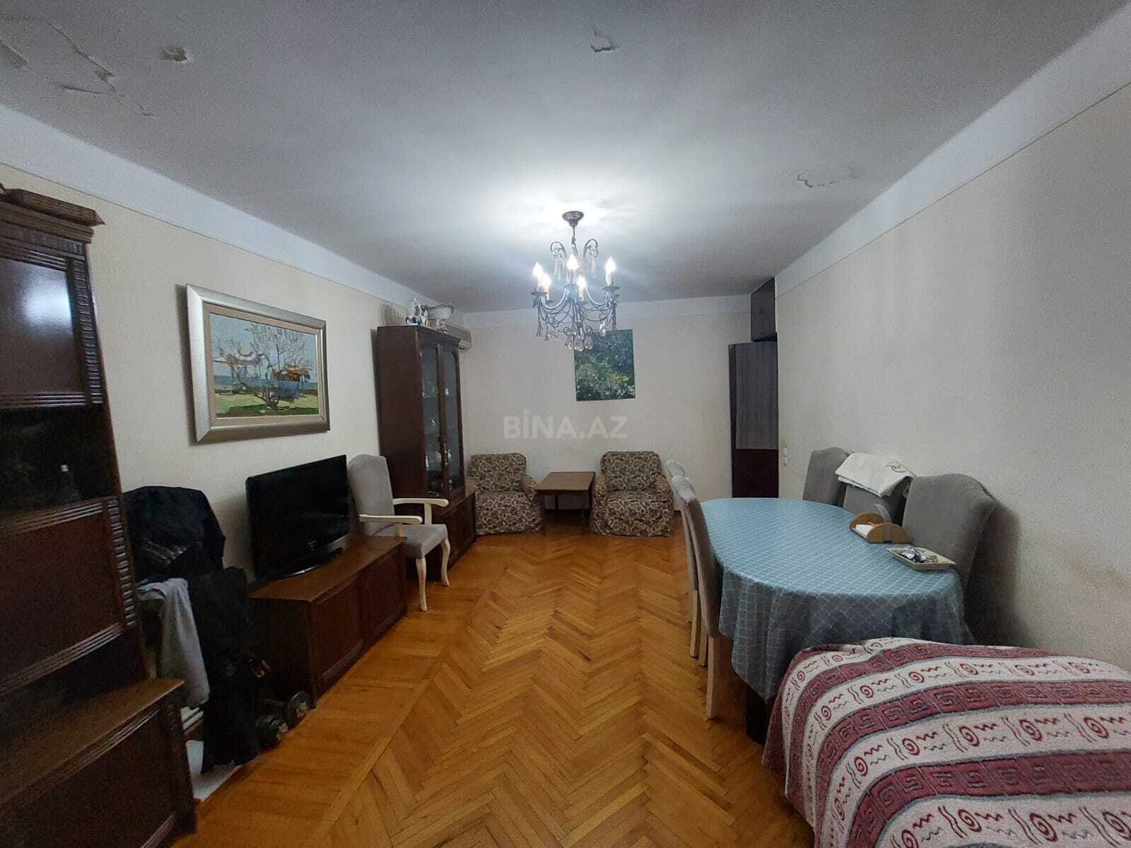 3 otaqlı Köhnə tikili, Memar Əcəmi m., Bakı