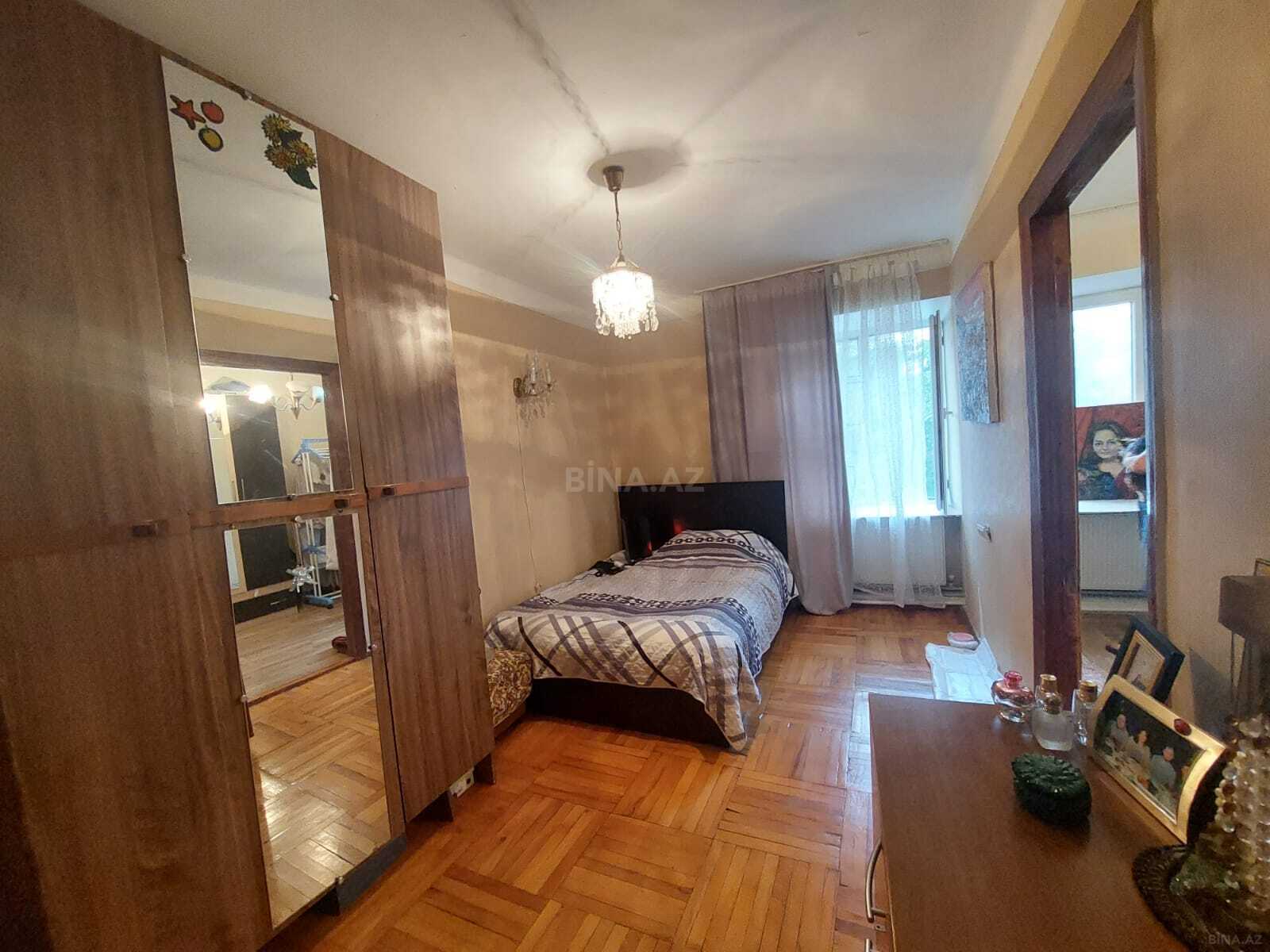 3 otaqlı Köhnə tikili, Memar Əcəmi m., Bakı