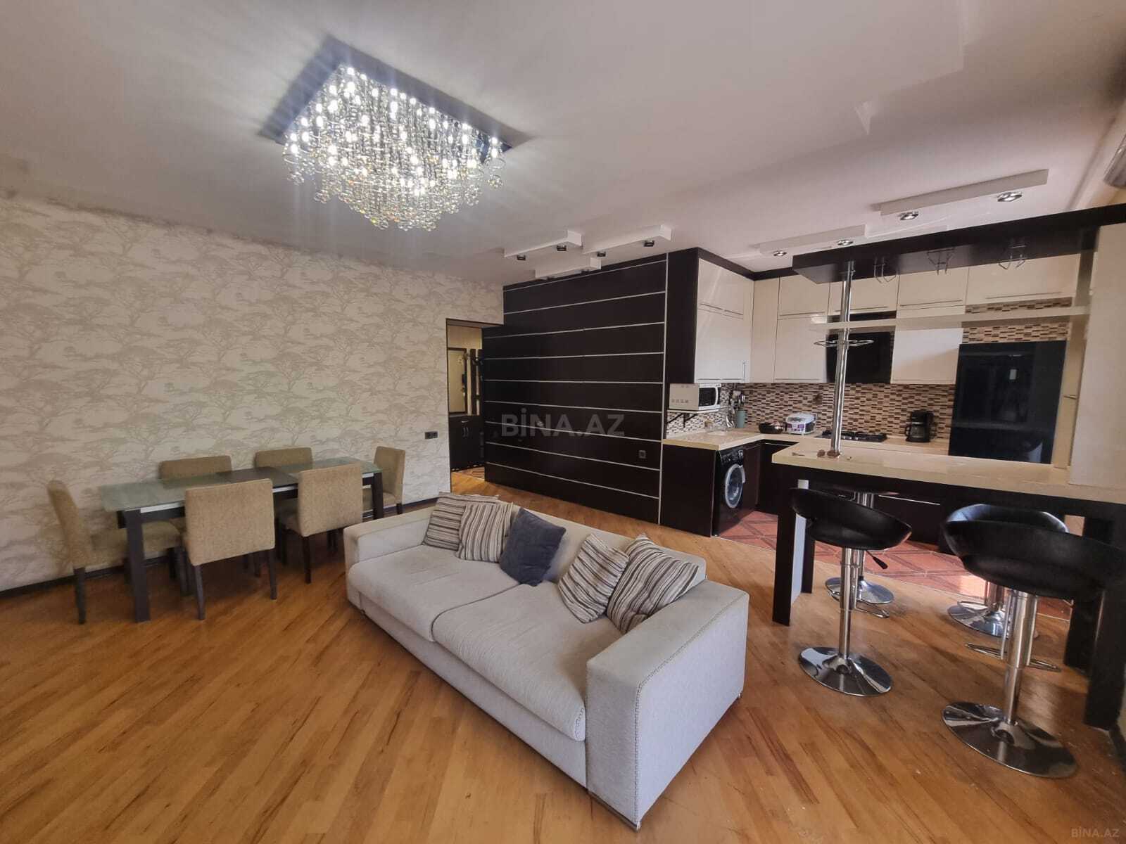 3 otaqlı Köhnə tikili, Şah İsmayıl Xətai m., Bakı